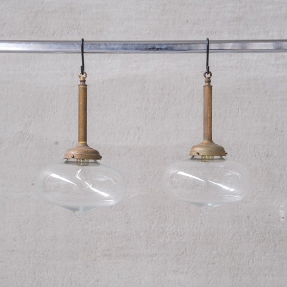 Image 1 of Paar alte Pendelleuchten aus Glas und Messing, Frankreich 1950
