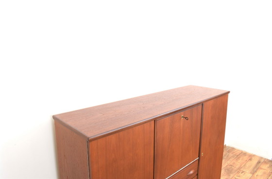 Image 1 of Mid Century Dänisches Teakholz-Highboard, 1960er Jahre.