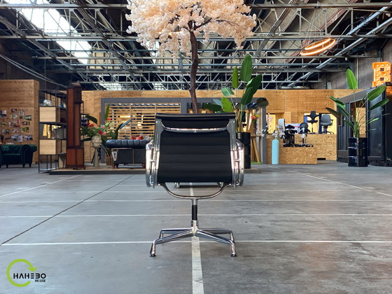 Image 1 of 4x Vitra Leder Schwarz (EA108)