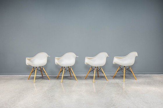 Image 1 of Eames DAW-Stühle