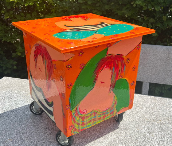 Image 1 of Trijnie Wubbolt Beistelltisch