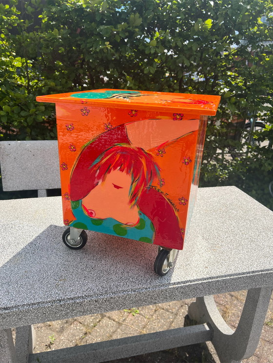 Image 1 of Trijnie Wubbolt Beistelltisch