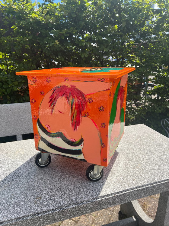 Image 1 of Trijnie Wubbolt Beistelltisch