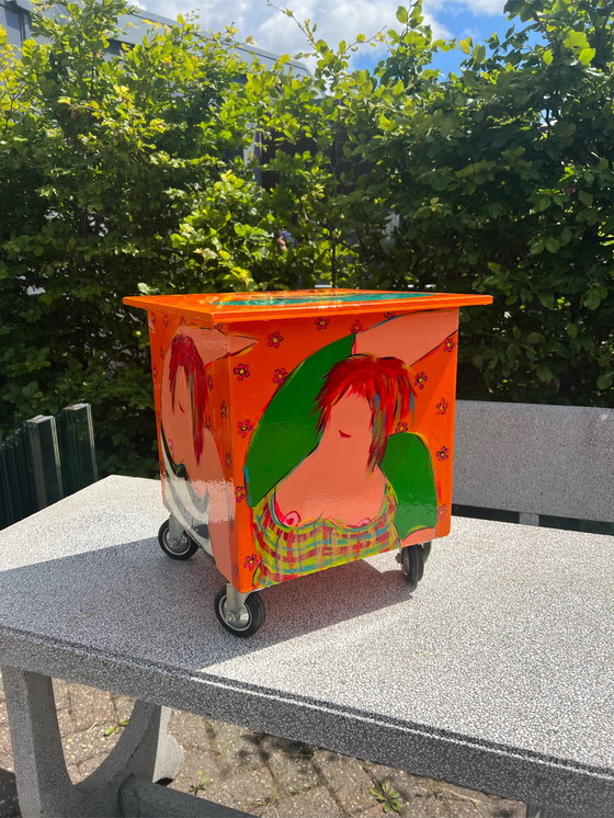 Image 1 of Trijnie Wubbolt Beistelltisch