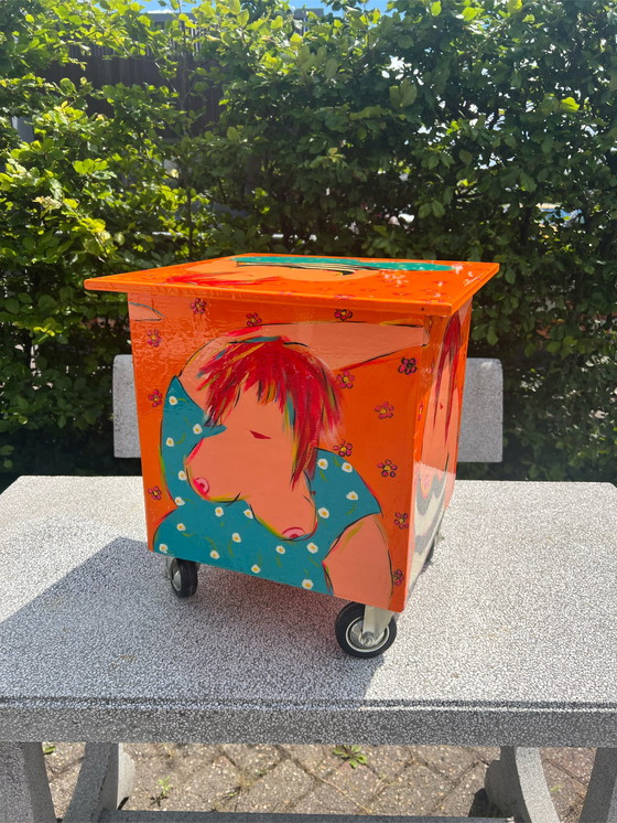 Image 1 of Trijnie Wubbolt Beistelltisch