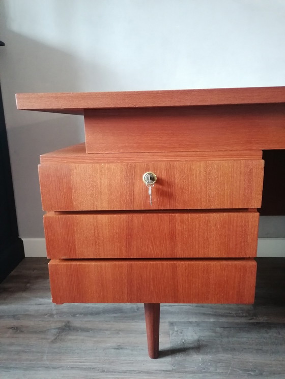 Image 1 of Vintage Schreibtisch aus Teakholz