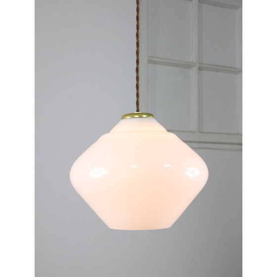 Image 1 of Mid Century Italienische Pendelleuchte aus weißem Opalin und Messing