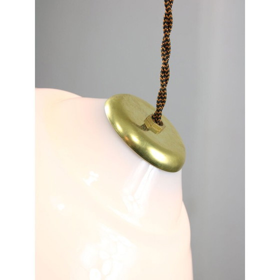 Image 1 of Mid Century Italienische Pendelleuchte aus weißem Opalin und Messing