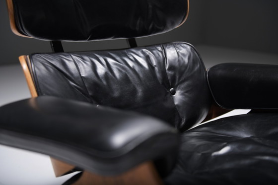 Image 1 of Eames Lounge Chair von Ray & Charles Eames von Mobilier International für Herman Miller