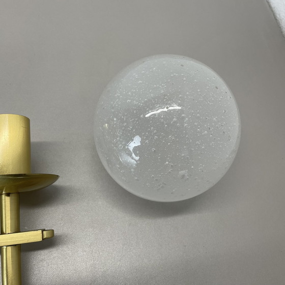 Image 1 of Satz von zwei minimalistischen Messing und Glas "Ball" Wandleuchten, Italien 1970S