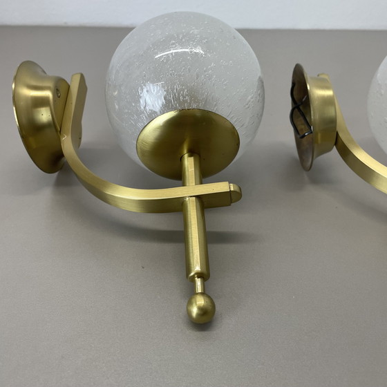 Image 1 of Satz von zwei minimalistischen Messing und Glas "Ball" Wandleuchten, Italien 1970S