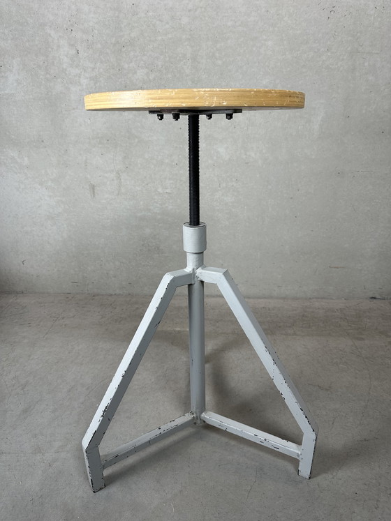 Image 1 of Industrieller Hocker im Vintage-Stil