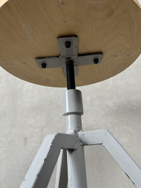 Image 1 of Industrieller Hocker im Vintage-Stil