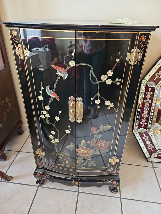 Chinesischer Kleiderschrank