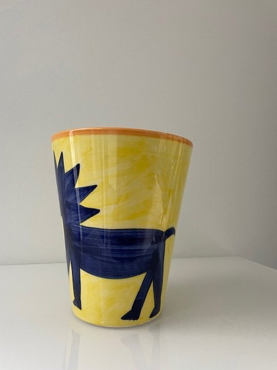 Image 1 of Handbemalte konische Vase mit primitiven Verzierungen