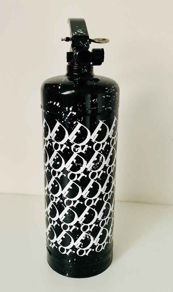 Image 1 of Zizaart Feuerlöscher Dior