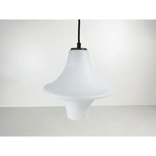 Vintage Pendelleuchte aus weißem Opalglas und Messing von Lyfa, Dänemark 1950