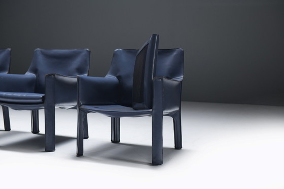 Image 1 of Great Set Cab 414 Esszimmerstuhl In Blau Leder von Mario Bellini für Cassina