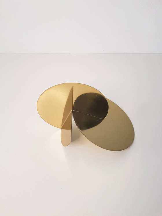 Image 1 of Architektonische Skulptur aus goldfarbenem Metall