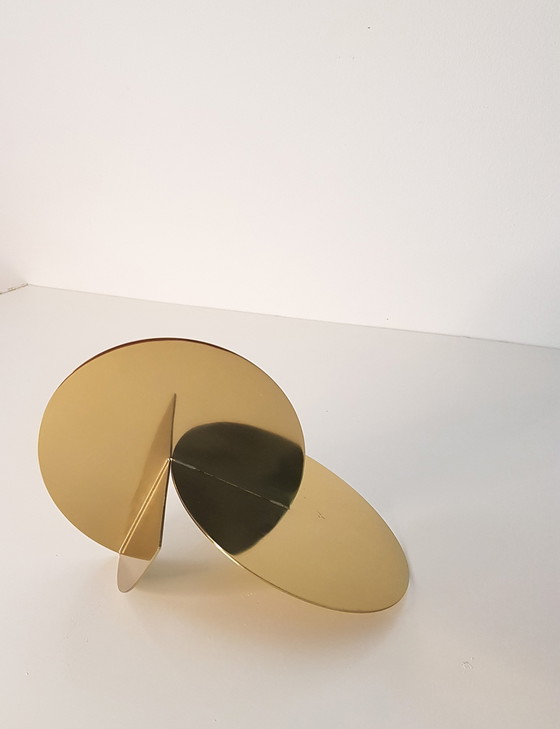 Image 1 of Architektonische Skulptur aus goldfarbenem Metall