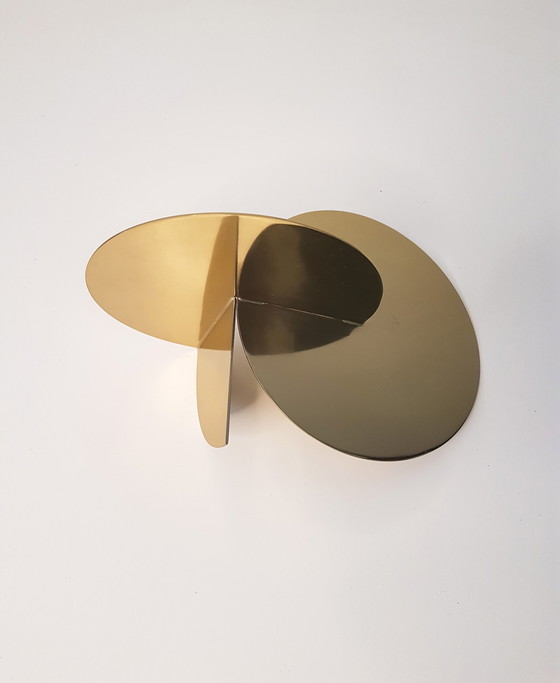 Image 1 of Architektonische Skulptur aus goldfarbenem Metall