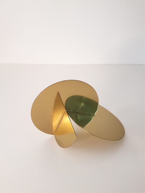 Image 1 of Architektonische Skulptur aus goldfarbenem Metall