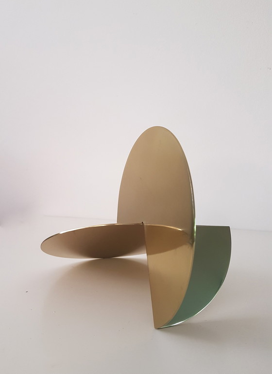 Image 1 of Architektonische Skulptur aus goldfarbenem Metall