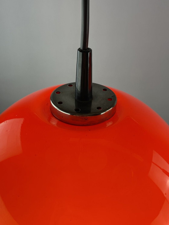 Image 1 of Zwei kirschrote Pendelleuchten aus Glas von Peill & Putzler