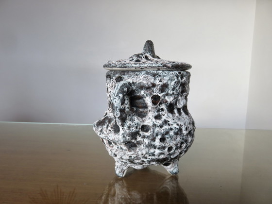 Image 1 of Vase Pique Fleur Tripode Fat Lava