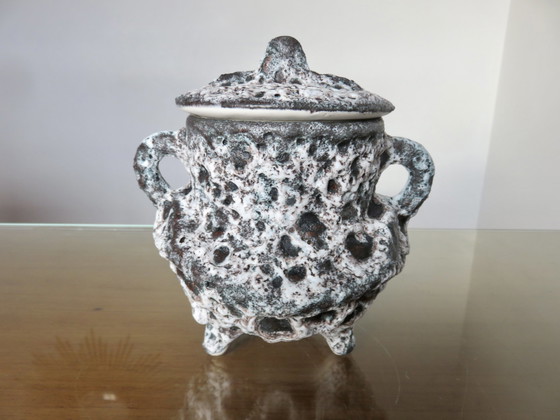 Image 1 of Vase Pique Fleur Tripode Fat Lava