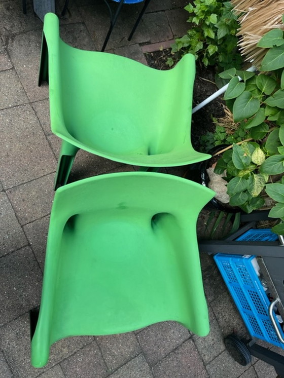 Image 1 of 2 x grüner Artemide Vicario Stuhl von Vico Magistretti