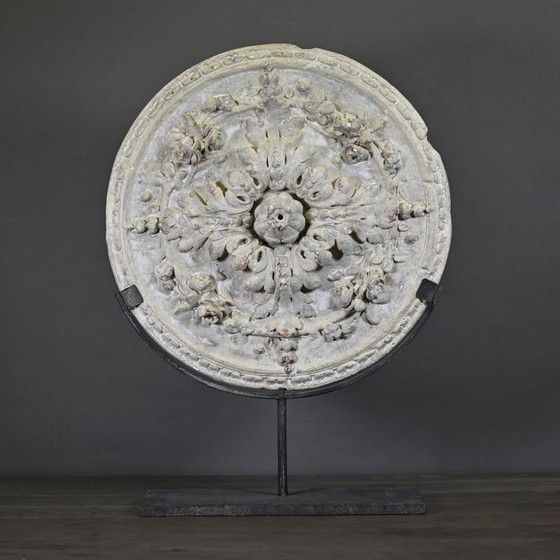 Image 1 of Deckenornament auf Sockel (groß)