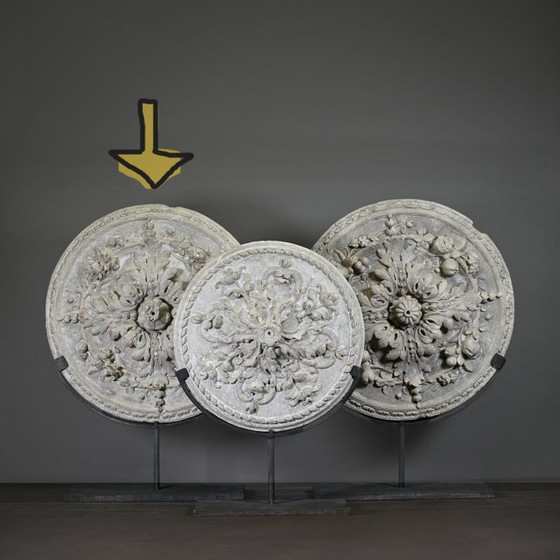 Image 1 of Deckenornament auf Sockel (groß)