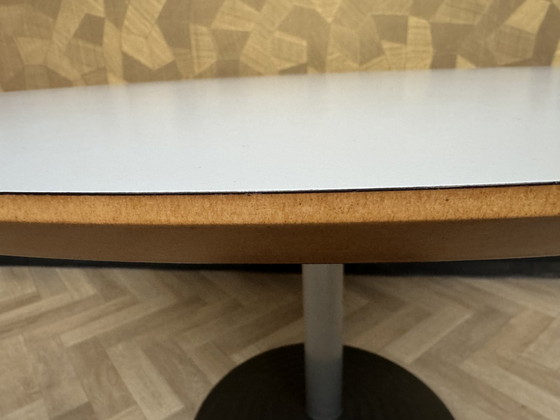 Image 1 of Leolux Runder Design-Tisch