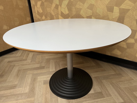 Image 1 of Leolux Runder Design-Tisch