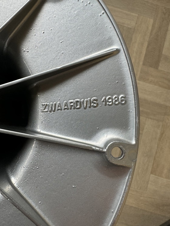 Image 1 of Leolux Runder Design-Tisch