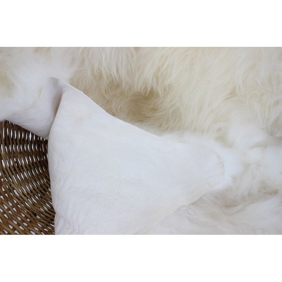 Image 1 of Paar geflochtene Rattanstühle mit Schafsfell, Deutschland 1960