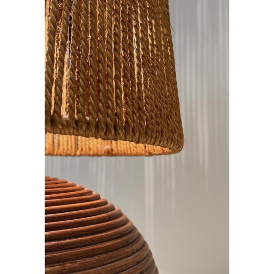Image 1 of Runde Rattanlampe mit Seilschirm. Französisches Werk im Stil von Adrien Adoux und Frida Minet. Um 1970