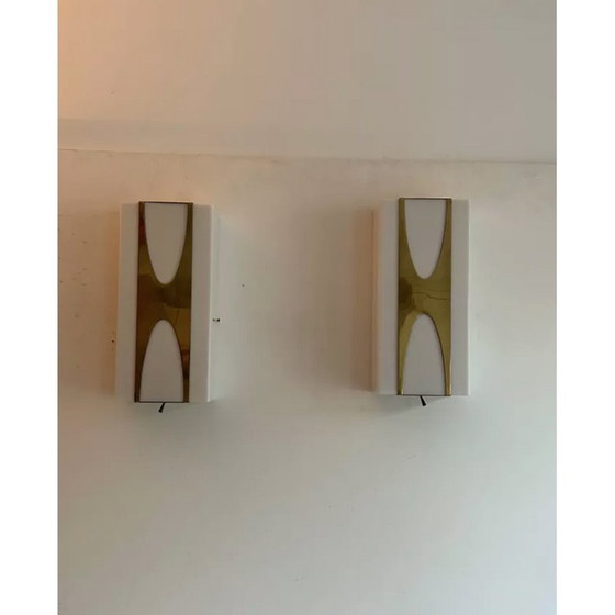Image 1 of Paar alte Wandlampen aus Messing und Plexiglas von Loewy für Hilton, Frankreich 1965