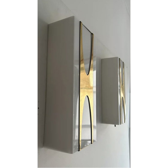 Image 1 of Paar alte Wandlampen aus Messing und Plexiglas von Loewy für Hilton, Frankreich 1965