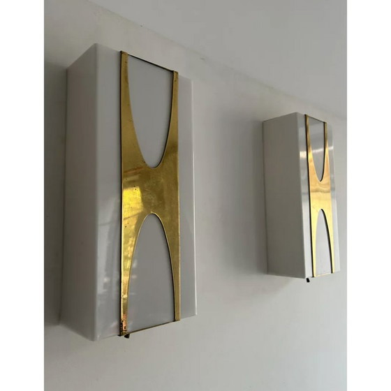 Image 1 of Paar alte Wandlampen aus Messing und Plexiglas von Loewy für Hilton, Frankreich 1965