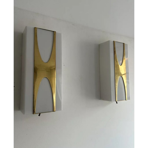 Image 1 of Paar alte Wandlampen aus Messing und Plexiglas von Loewy für Hilton, Frankreich 1965