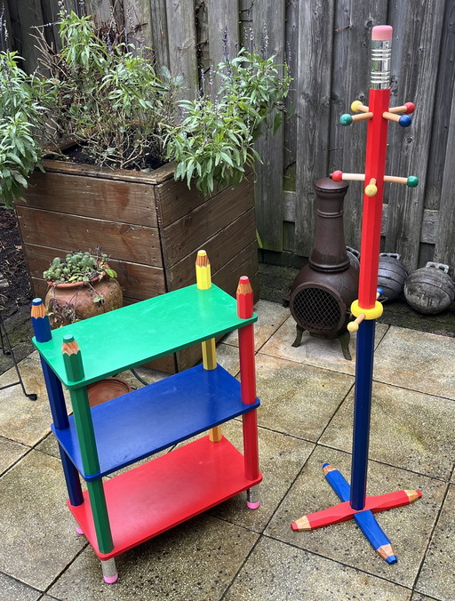 Pierre Sala Vintage Pencil Design: Bücherregal & Garderobe (Clairefontaine Modell / 1980er Jahre)