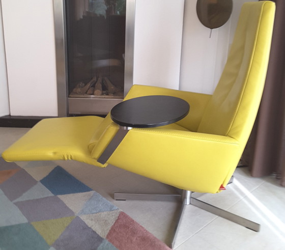 Image 1 of Prominenter Twist-Sessel