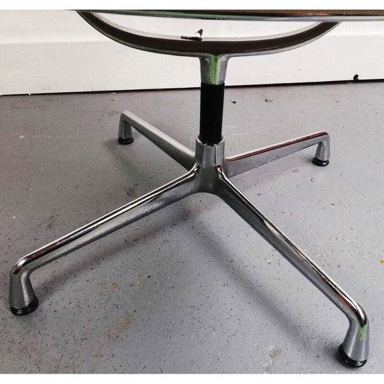 Image 1 of Vintage EA107 Sessel mit Armlehnen von Charles & Ray Eames für Vitra