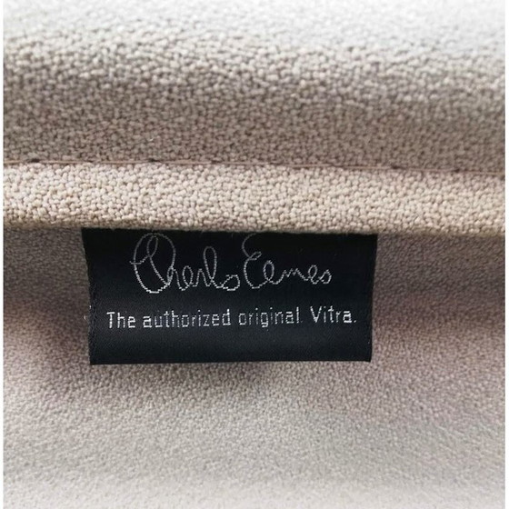 Image 1 of Vintage EA107 Sessel mit Armlehnen von Charles & Ray Eames für Vitra