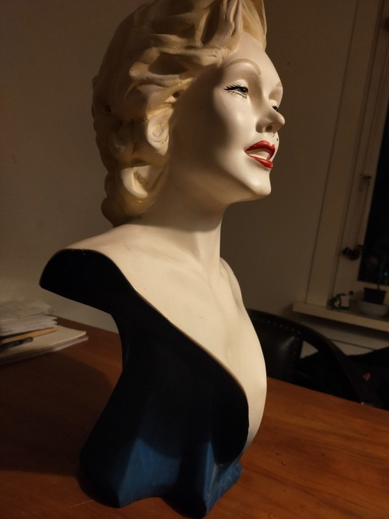Image 1 of Marylin Monro Heavey Statue. Original!