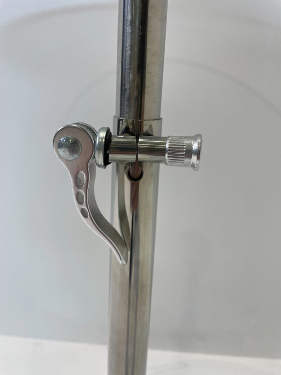 Image 1 of Design-Beistelltisch