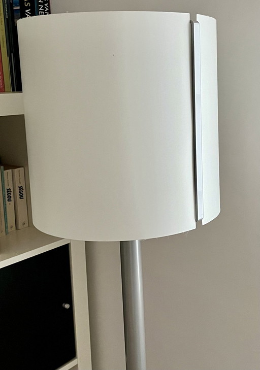 Designer-Stehleuchte der Marke Serien Jones