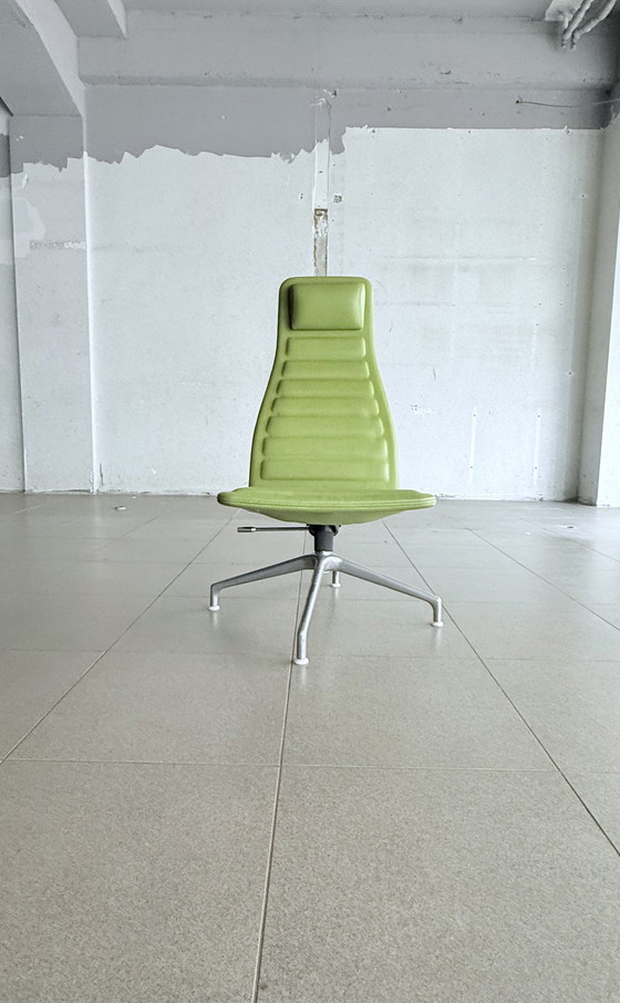 Image 1 of Cappellini Lotus Leder-Drehstuhl von Jasper Morrison